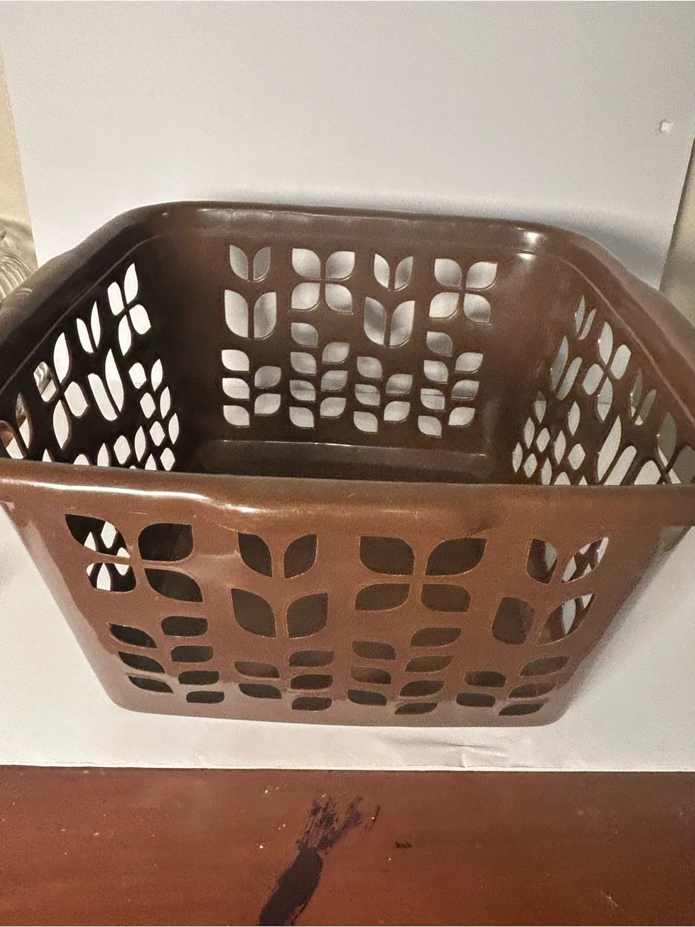 Rubbermaid Brown Tulip Square Laundry Basket
